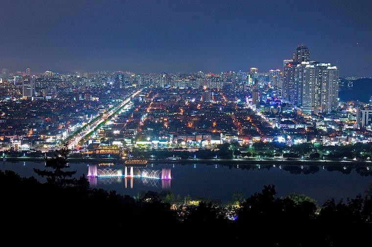 대구 수성구 수성못 일대 야경