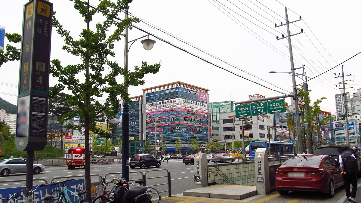 대구 도시철도 2호선 대실역 출입구