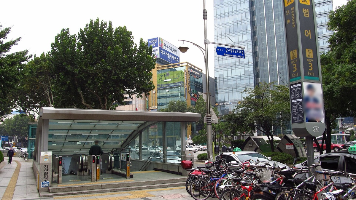 대구 도시철도 2호선 범어역 출입구