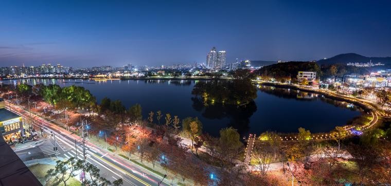 대구 수성구 수성못 야경 파노라마
