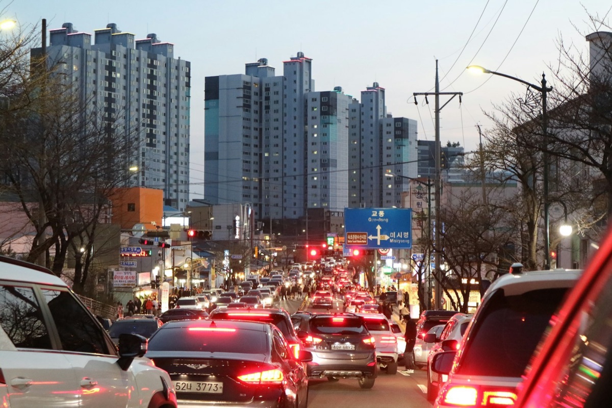 아파트 단지 앞 도로 정체 자료사진